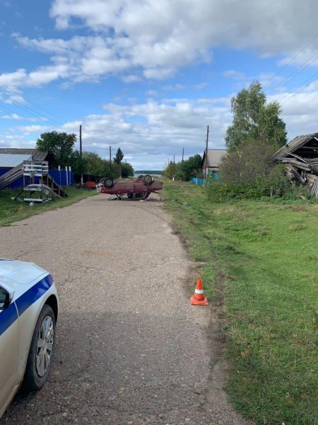 В Боханском районе несовершеннолетний водитель при попытке скрыться, совершил опрокидывание автомобиля